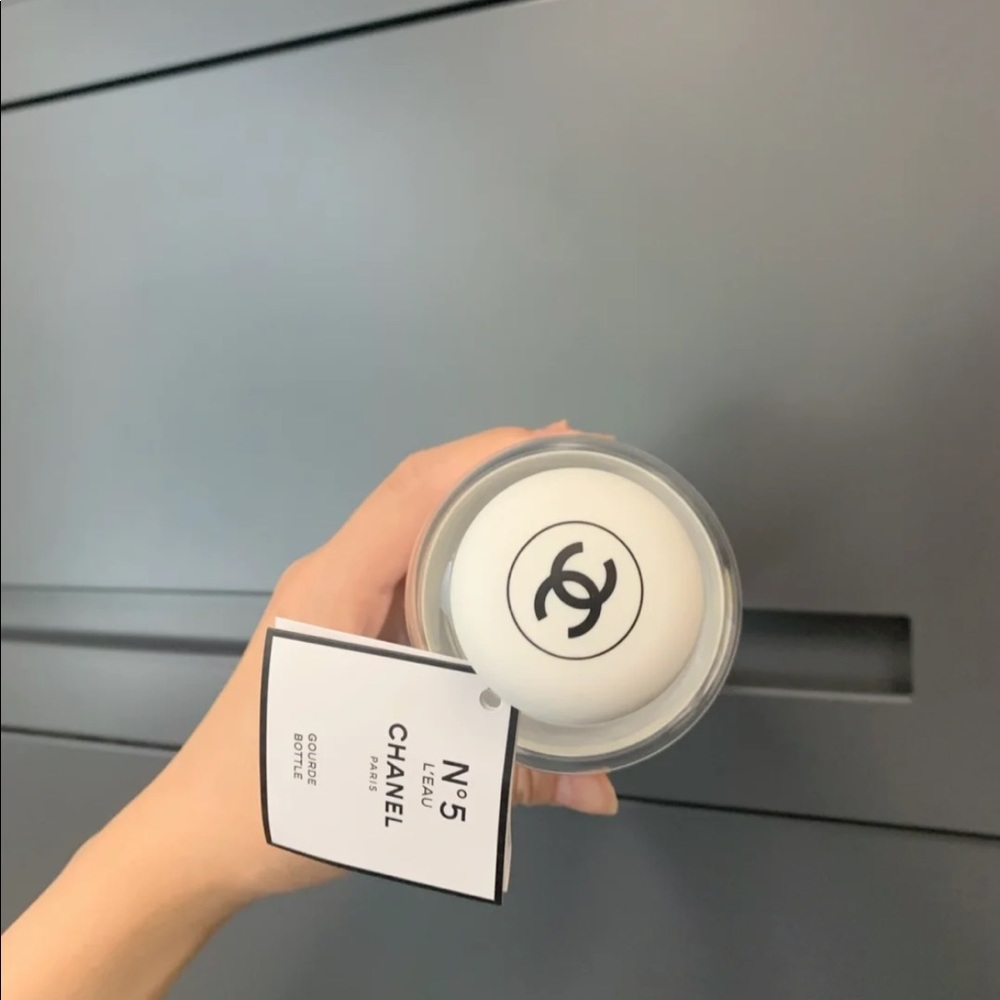 Authentic Chanel limited edition anniversary glass bottle - Picture 2 of 5